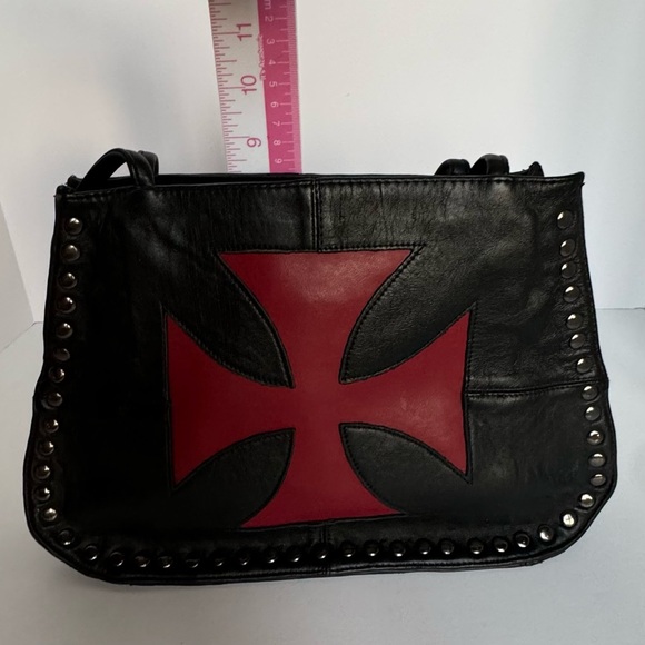 NWOT Purse- stylish and plenty of room for wallet, phone, keys, makeup, etc. - Picture 10 of 10